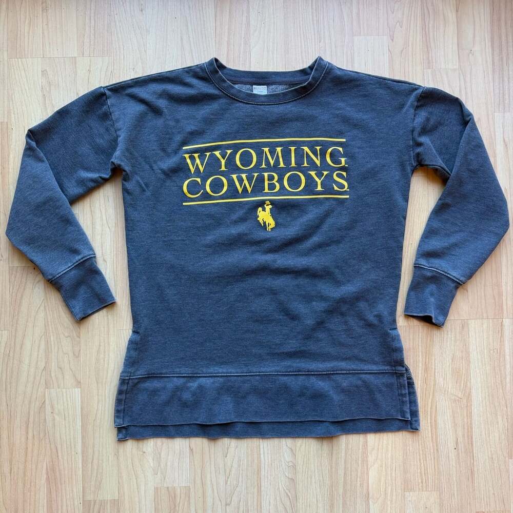 Sideline Apparel Wyoming Cowboys Ladies Graphic Crewneck Sweatshirt Size S